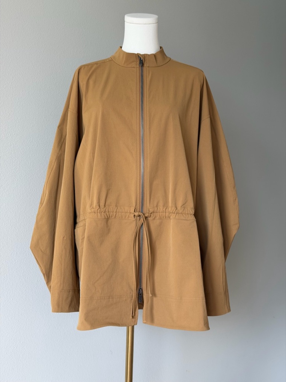 Lululemon Athletica Cinch-Waist Stretch Bold Beige Full Zip Outdoor Shirt Jacket - Picture 2 of 15